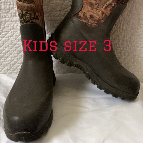 Realtree Muck Boots Childs size 3, I wear a women’s size 5/6 and they fit me - Picture 2 of 7